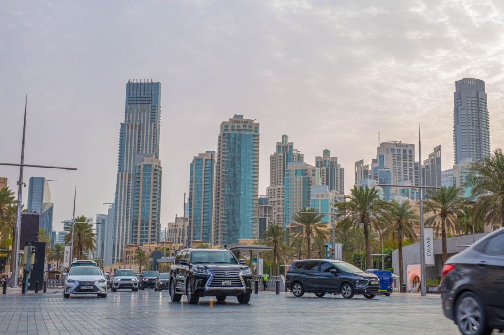 مزايا تأجير سيارات فخمة مع سائق في دبي
